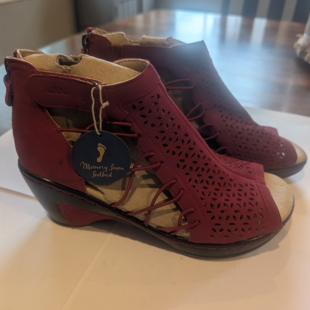 Jambu Red Peep-Toe Wedges